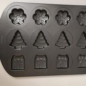 WILTON Christmas Trees, Snowflakes and Presents Baking Pan Holiday Deserts
